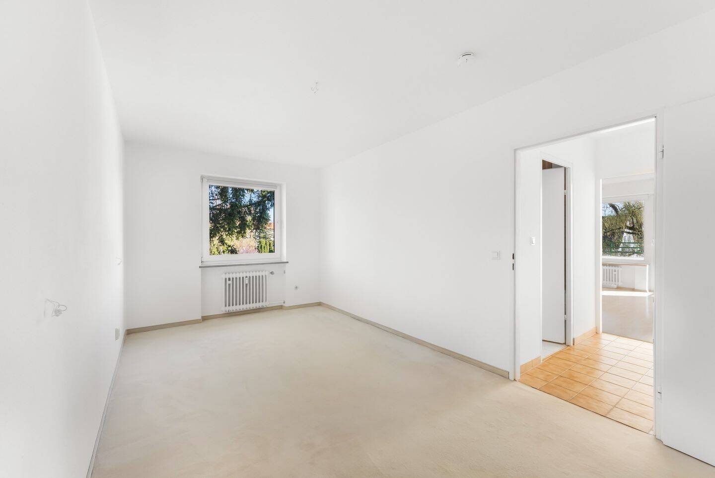 Helle 2-Zimmer-Wohnung mit Südbalkon und Tiefgaragenstellplatz - sofort bezugsfrei – München – Vorschaubild 5