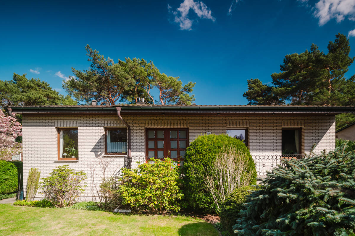 "Royal Oak" - Familienbungalow mit Traumgarten und Gästehaus an der Berliner Stadtgrenze zu kaufen! – Berlin – Vorschaubild 3