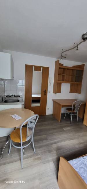 An Studenten zu vermieten, ein möbliertes 1-Zimmer Apartment ! Anfragen bitte nur per E-Mail! – 91054 Erlangen – Vorschaubild 2
