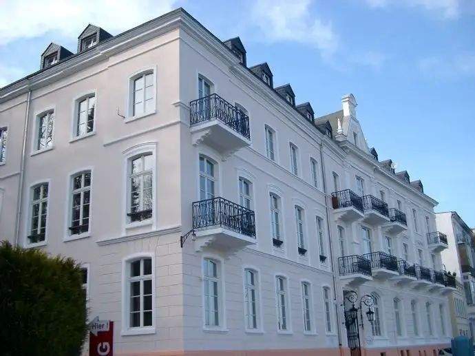 Schöne 2 Raum Dachgeschosswohnung im Wohndenkmal direkt am Rhein