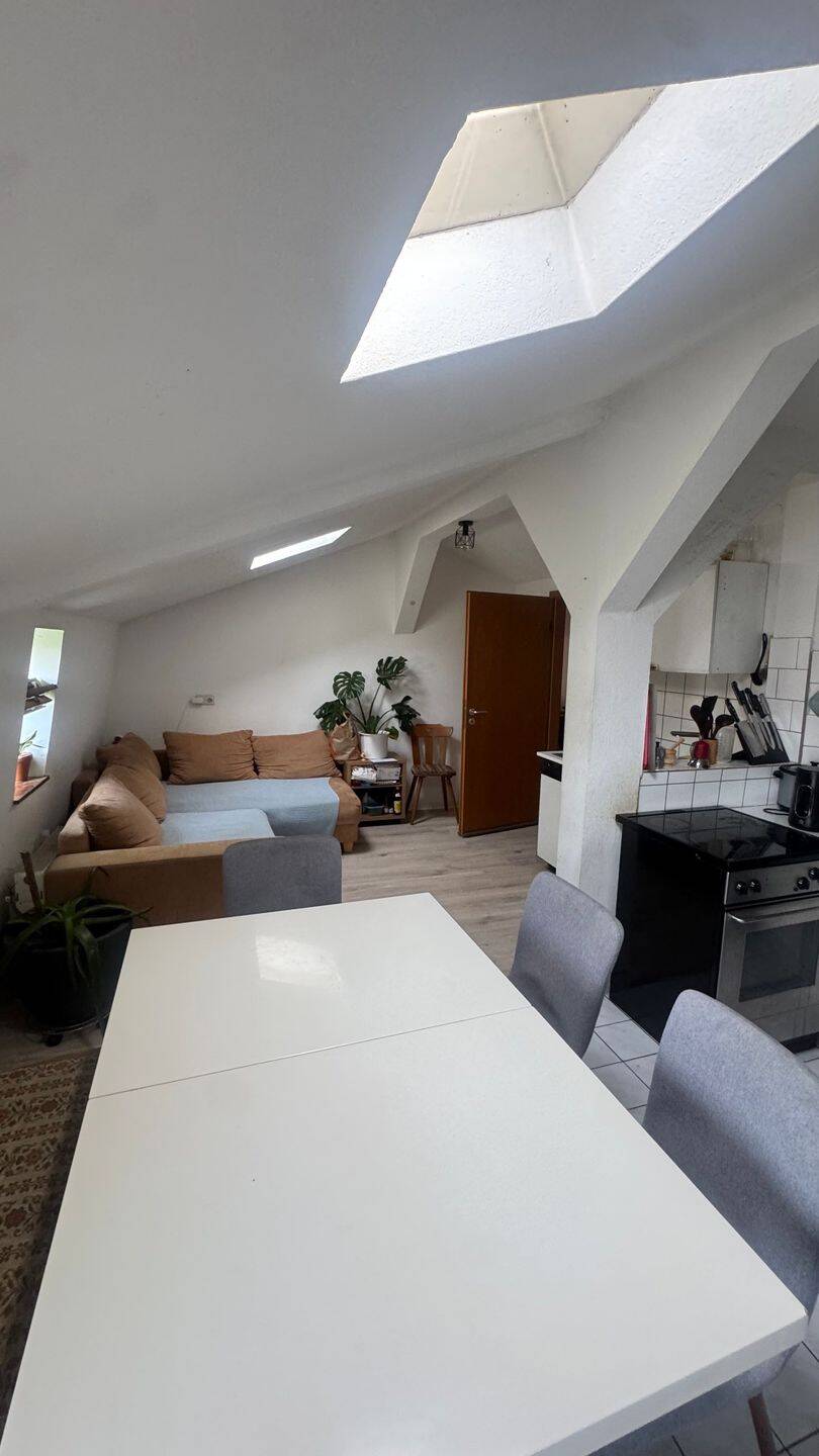 •Helles WG-Zimmer in Stuttgart Mitte (20 m²) – Top Lage – ab Juli – Stuttgart – Vorschaubild 3