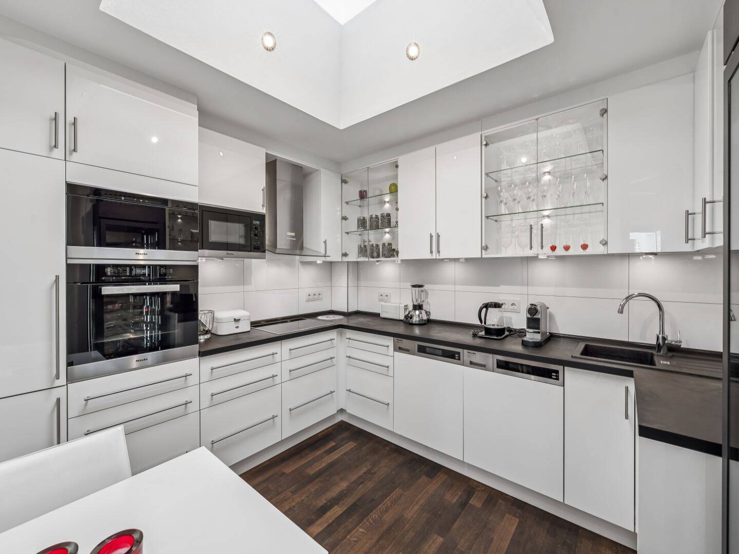 Stilvolles Wohnen an bester Adresse! Bezugsfreie 2-Zimmer-Dachgeschosswohnung am Kurfürstendamm – Berlin – Vorschaubild 4