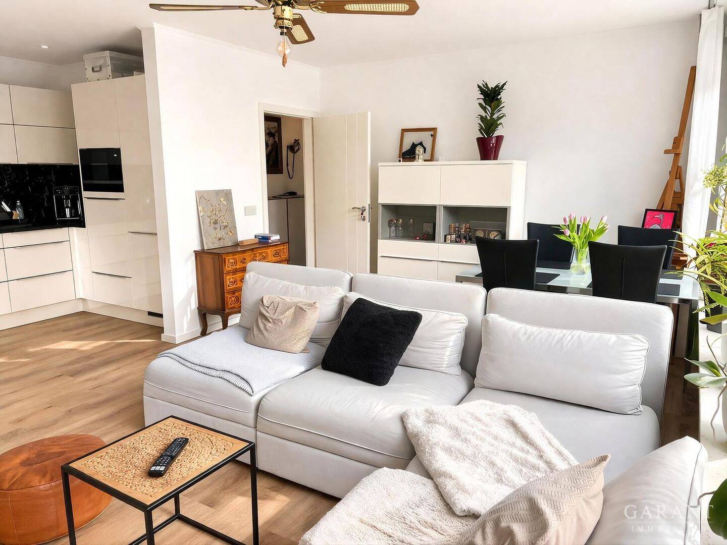 Neuwertige 3 Zimmer-Wohnung in Moosach mit Balkon, moderner Küche und Tiefgaragenstellplatz inkl. – München – Vorschaubild 3