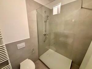 Frisch sanierte 2,5-Zimmer-Altbauwohnung mit modernem Bad – 99086 Erfurt – Vorschaubild 7