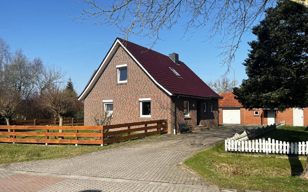 Großenkneten - sanierte Altimmobilie + Baugrundstück! Ruhige, zentrale Lage. Nebengebäude mit Garage – Großenkneten – Bild 1 von 9