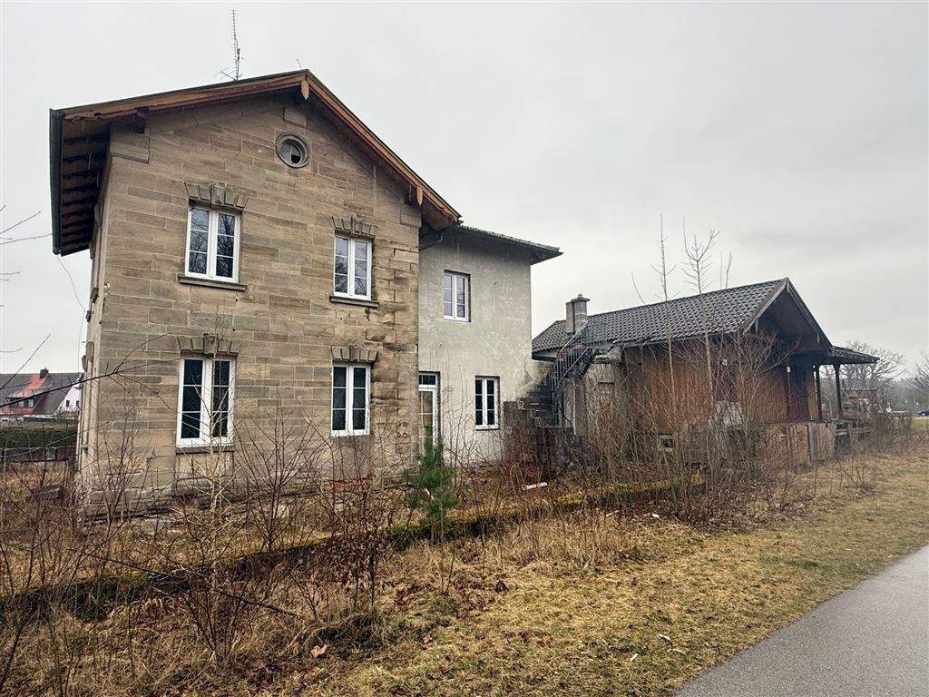 Viel Platz für Kreativität - ehemaliger Bahnhof bei Hilpoltstein – Heideck – Bild 1 von 9