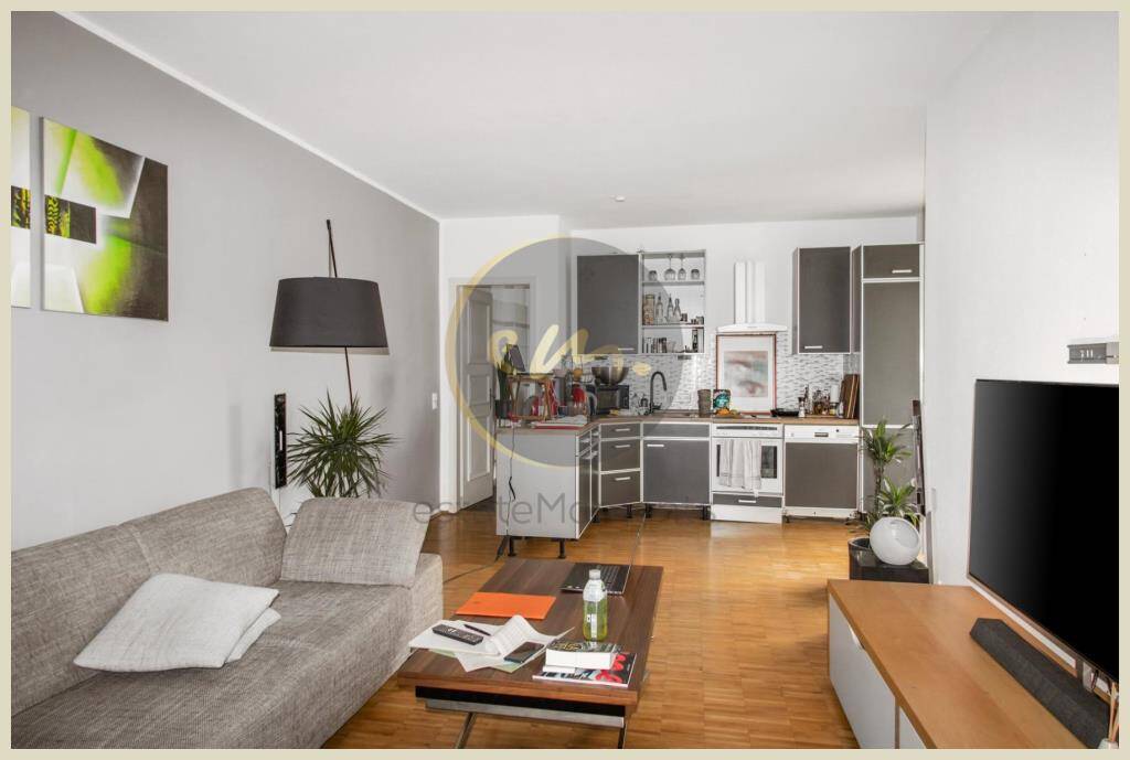 Nähe Mediaspree: Helle, moderne 2-Zimmer-Altbauwohnung mit Westbalkon, mögliche Bruttorendite 4,10 % – Berlin – Vorschaubild 2