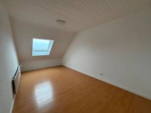 Frisch renovierte 2-Zimmer-Dachgeschosswohnung mit Einbauküche – 55127 Mainz – Vorschaubild 8