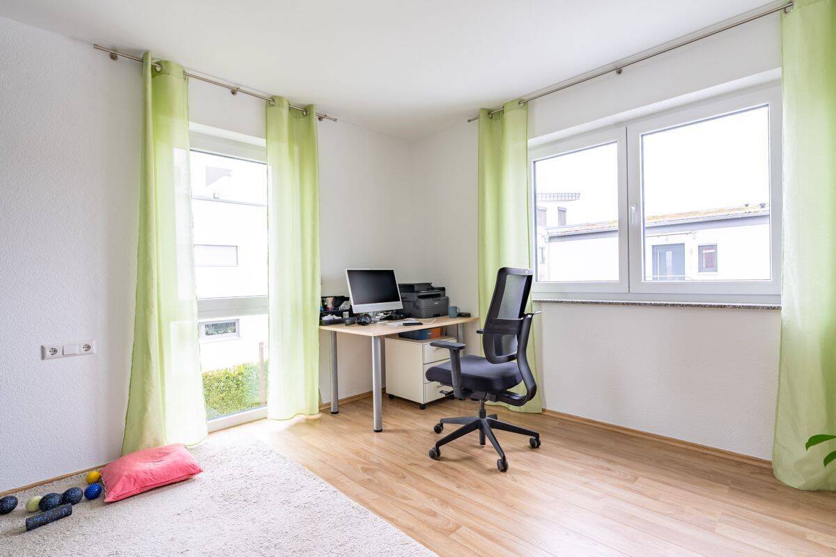 Stilvolles Einfamilienhaus mit Garage, Carport und hochwertiger Ausstattung in Balingen-Engstlatt – Balingen – Vorschaubild 9