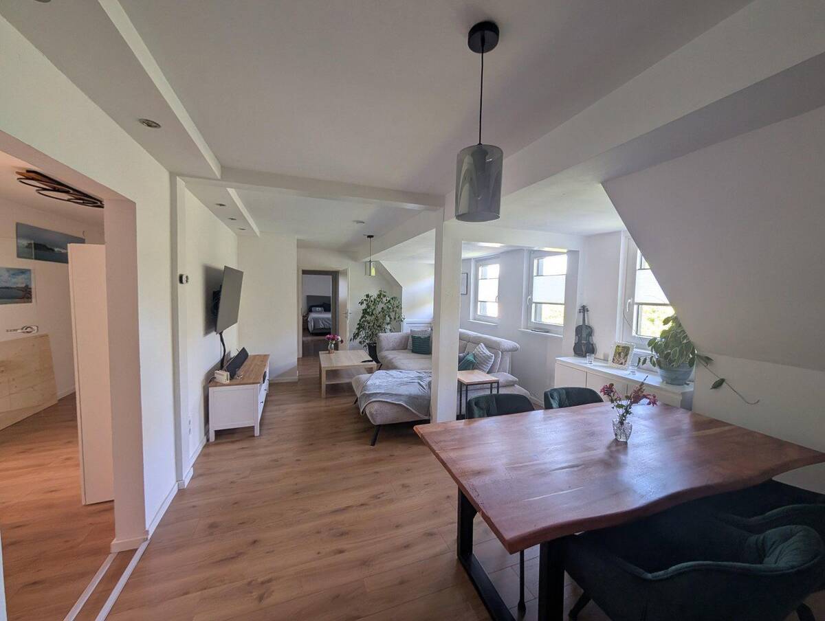 Exklusive Eigentumswohnung mit Kamin, Smart Home und neuer Einbauküche – 27570 Bremerhaven – Bild 1 von 9