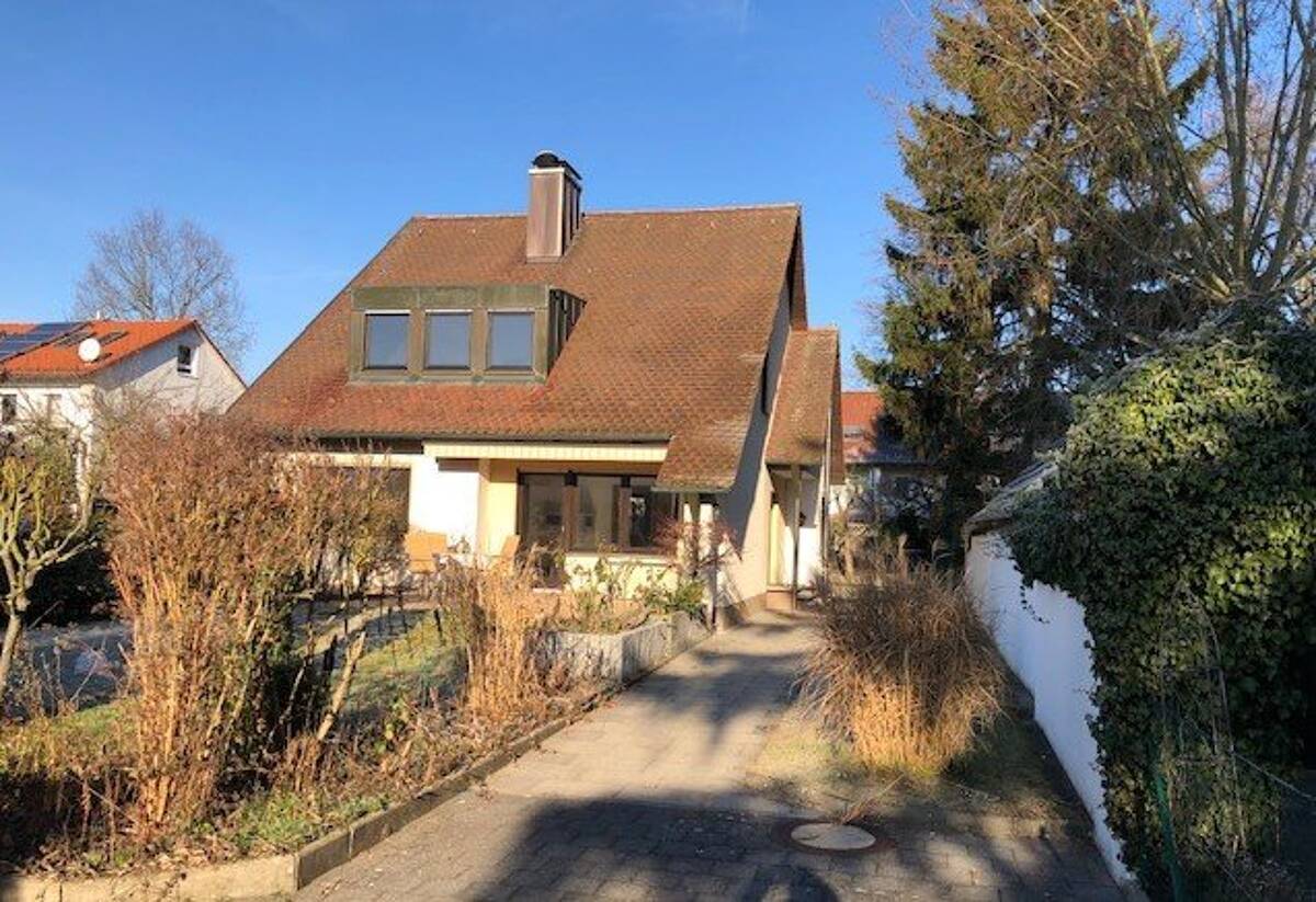 Modernisiertes Einfamilienhaus in Erlangen-Büchenbach in ruhiger, familienfreundlicher Lage – 91056 Erlangen – Bild 1 von 9