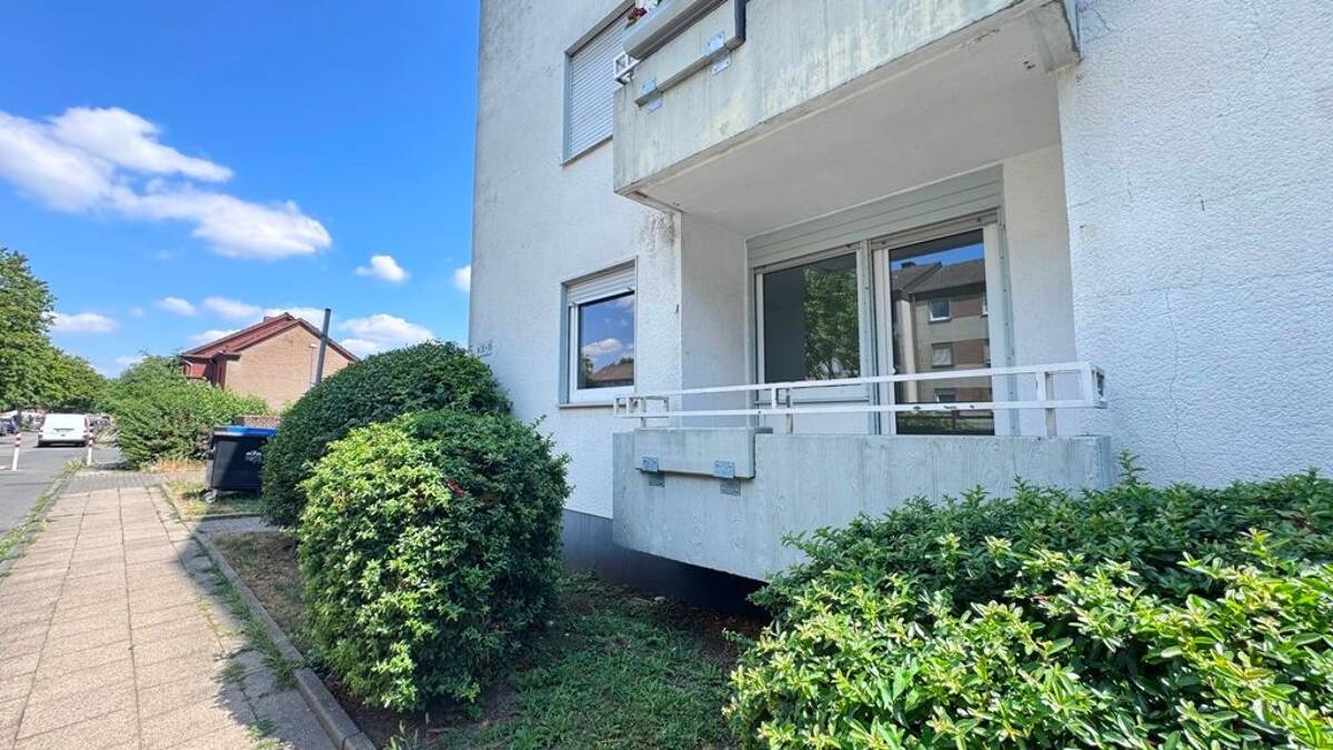 ACHTUNG SOMMERAKTION ! Ab sofort frei ! Geräumige 2,5- Raum ETW im EG mit Balkon! Provisionsfrei! – 45327 Essen – Bild 1 von 9