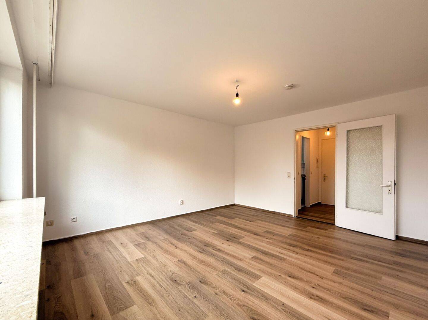 Helle und geräumige 1-Zimmer-Wohnung in zentraler Lage von Bremerhaven (202-002-04) – Bremerhaven – Vorschaubild 4