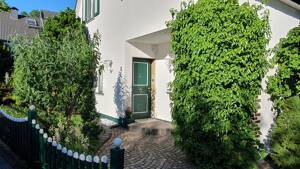 Freistehendes Einfamilienhaus mit Einliegerwohnung, Pool und großem Garten in Remscheid Süd – 42859 Remscheid – Vorschaubild 2
