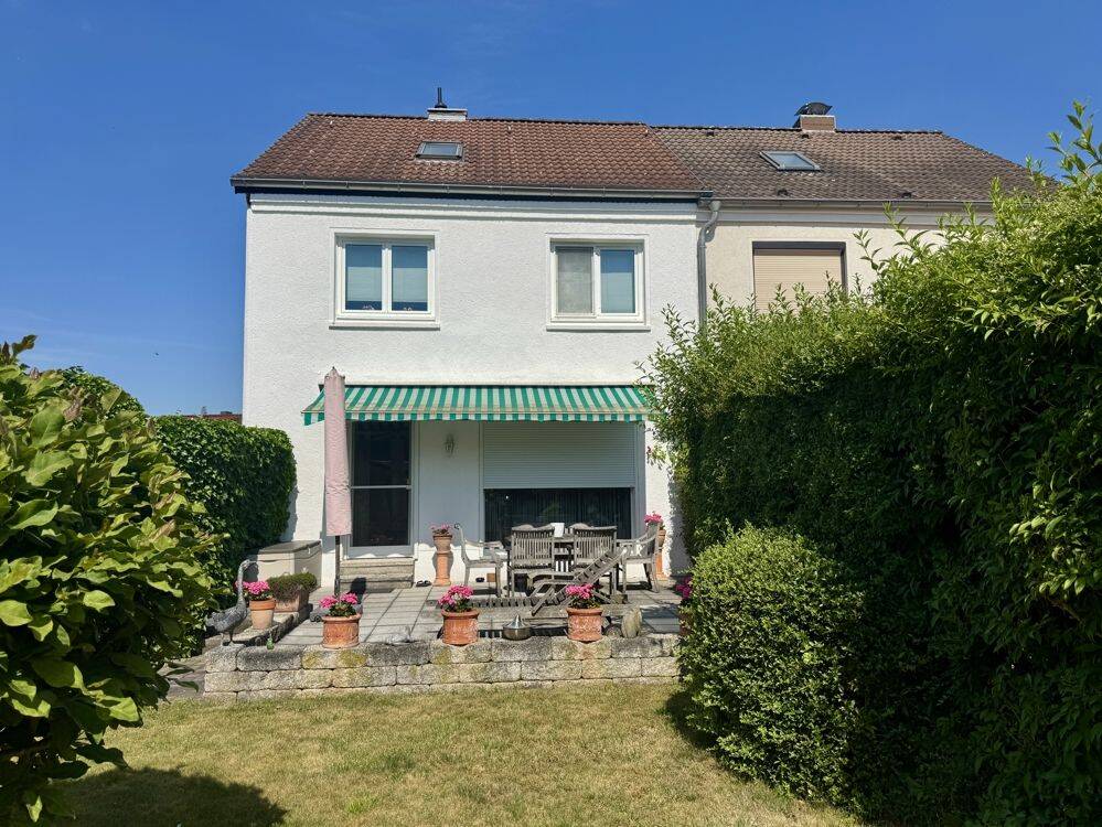 Verstecktes Wohnjuwel - gepflegte Doppelhaushälfte mit Gartenidylle, Sauna & Dachstudio