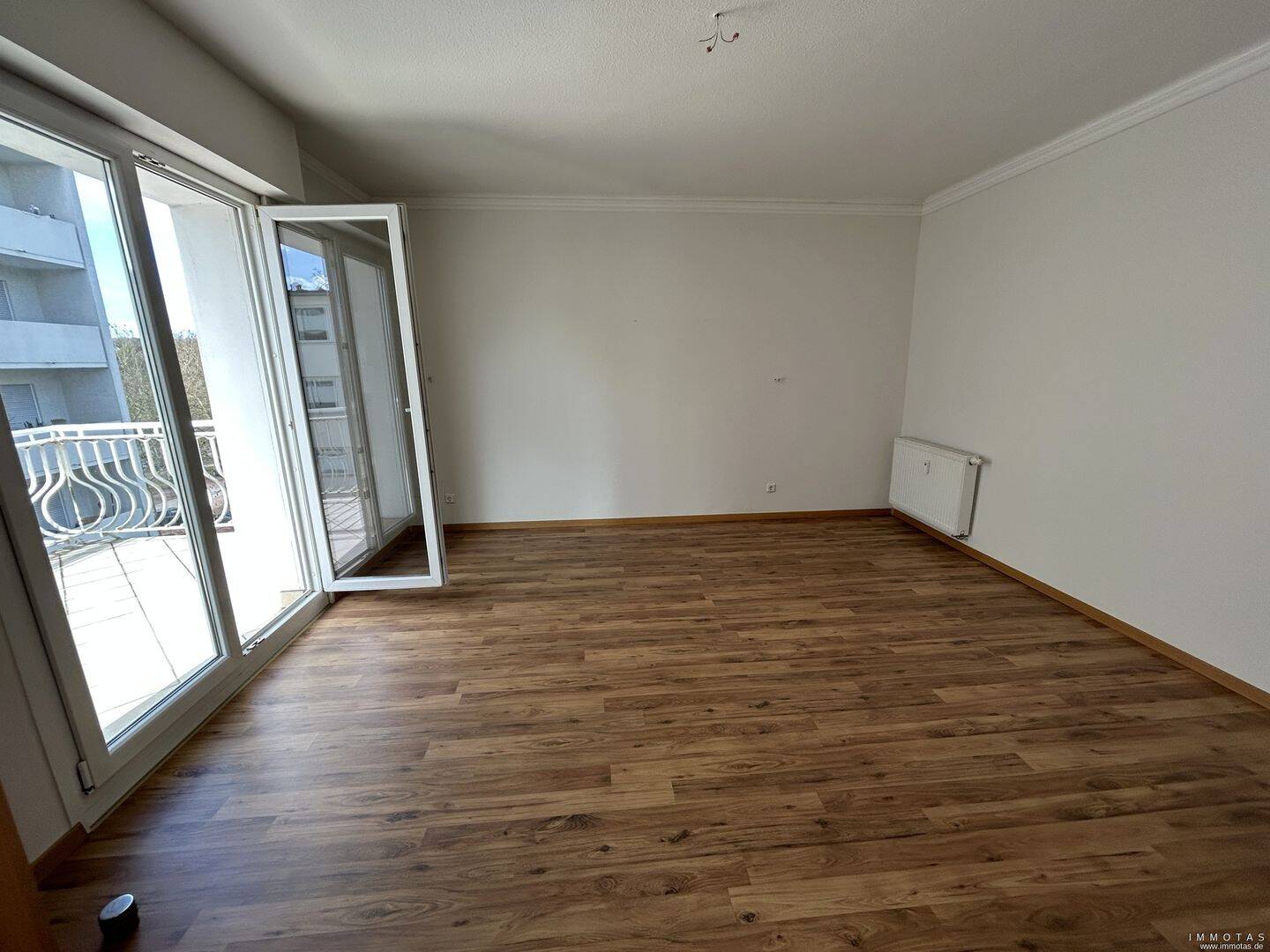 ZUR MIETE: Gepflegte 3-Zimmer-Wohnung mit Balkon und Einbauküche in Saarbrücken – Saarbrücken – Vorschaubild 3