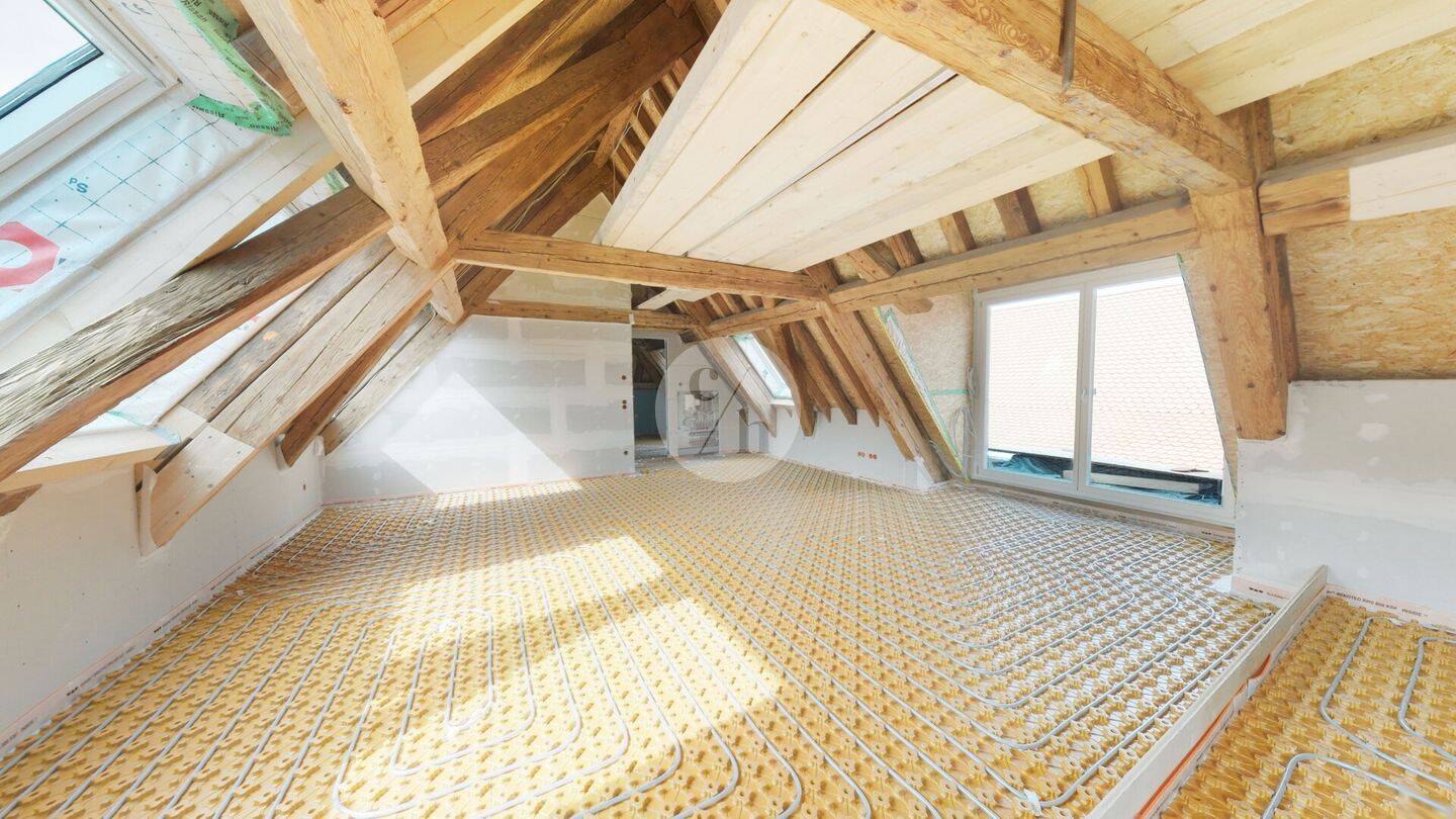 Highlight im Denkmal | Exklusive 4 Zi. DG-Wohnung mit Loggia & offenem Giebel zur Miete
