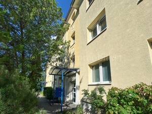 Seidnitz - Mehrfamilienhaus mit 8 Wohnungen, 4 Stellplätzen und Fernwärmeanschluss – 1277 Dresden – Vorschaubild 3