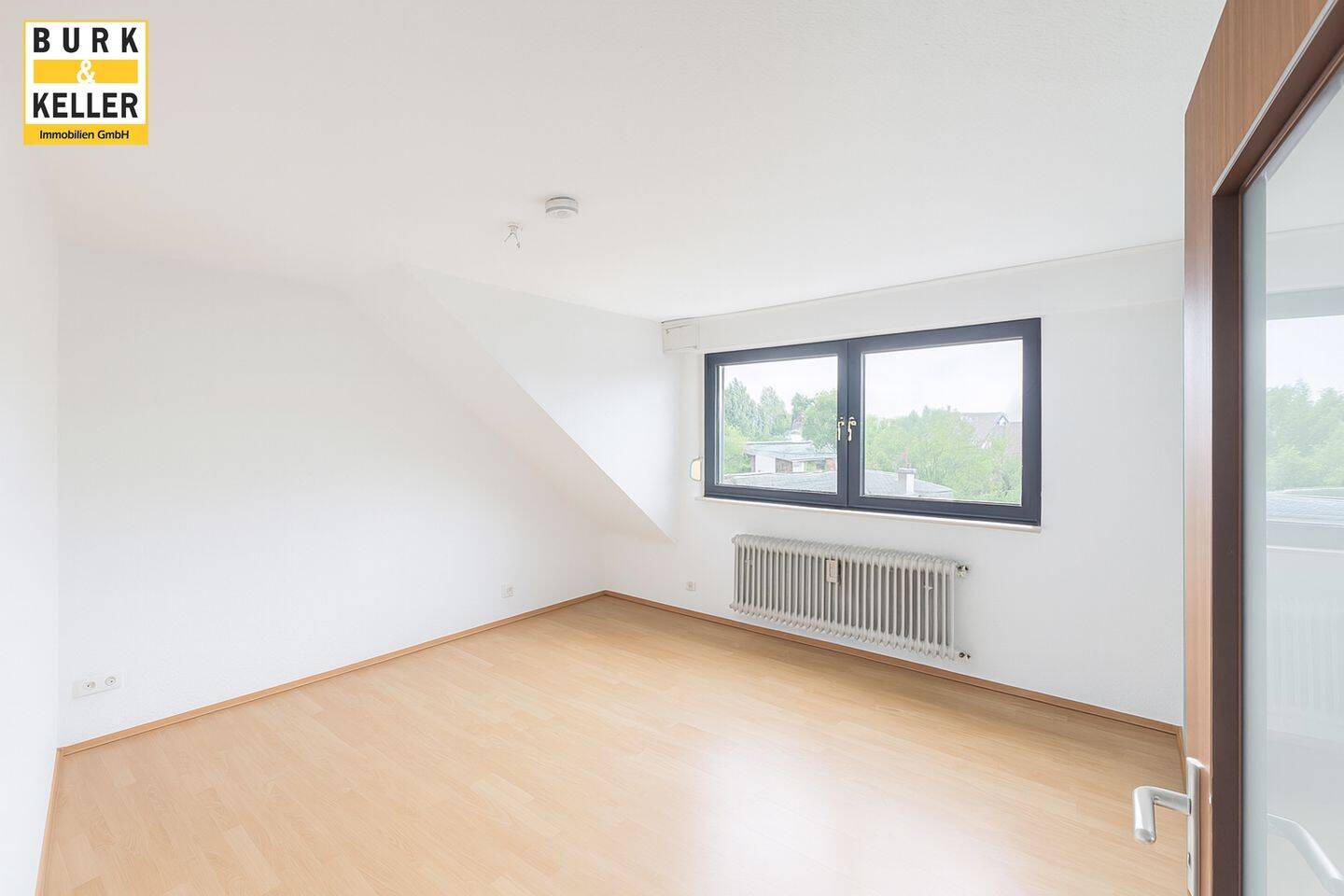 PROVISIONSFREI! Helle 3-Zimmer-DG-Wohnung mit TG-Stellplatz in bester Wohnlage von Königsdorf. – Frechen – Vorschaubild 3