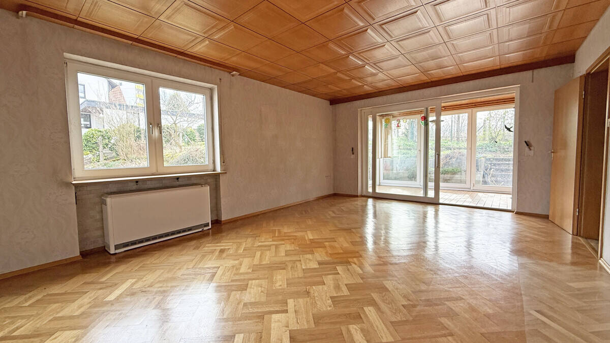Ideal für 2 Parteien mit Freude am großen Garten – Reutlingen – Vorschaubild 2