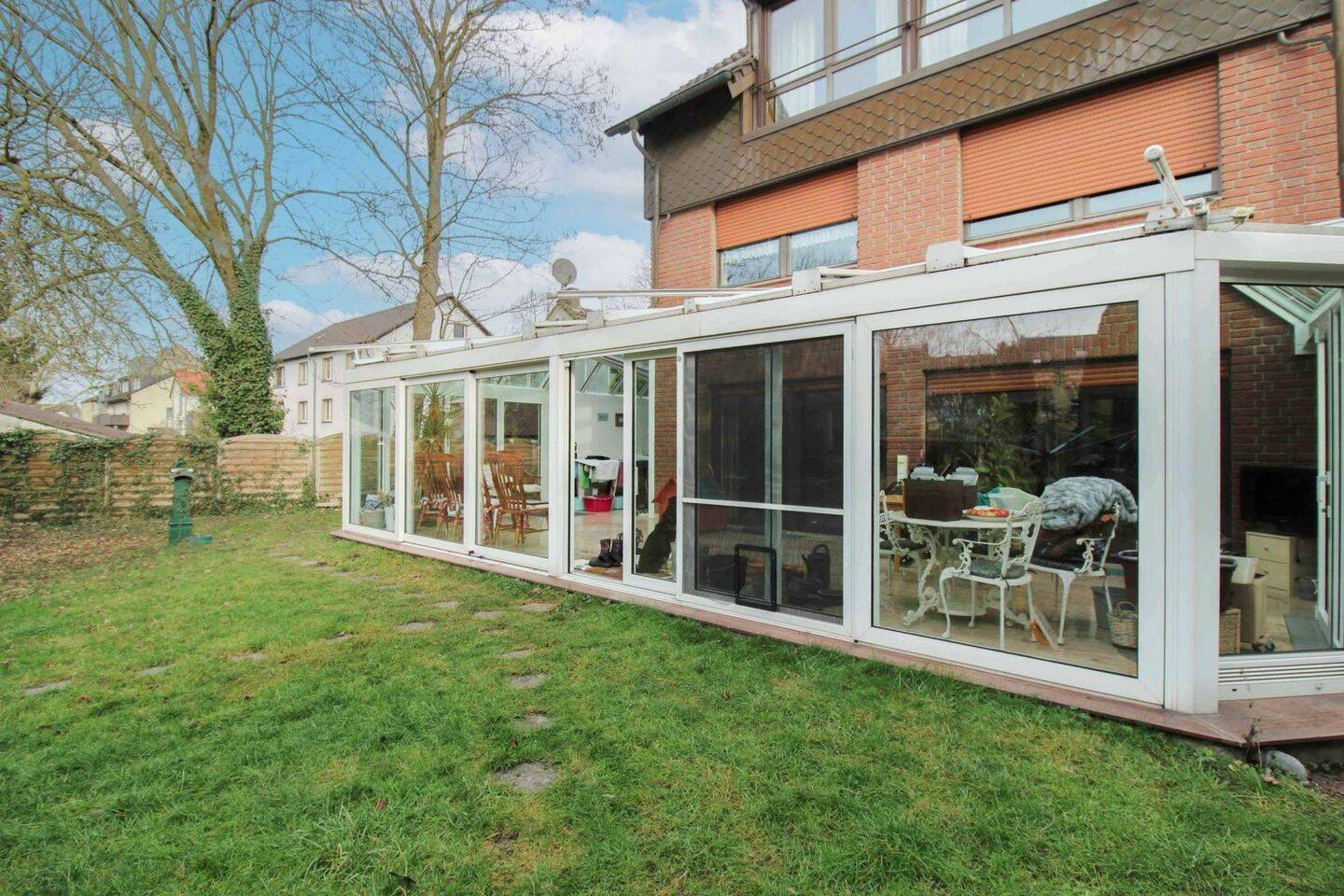 Freistehendes Wohlfühlhaus mit Wintergarten, Kamin & Sauna – Essen – Vorschaubild 2