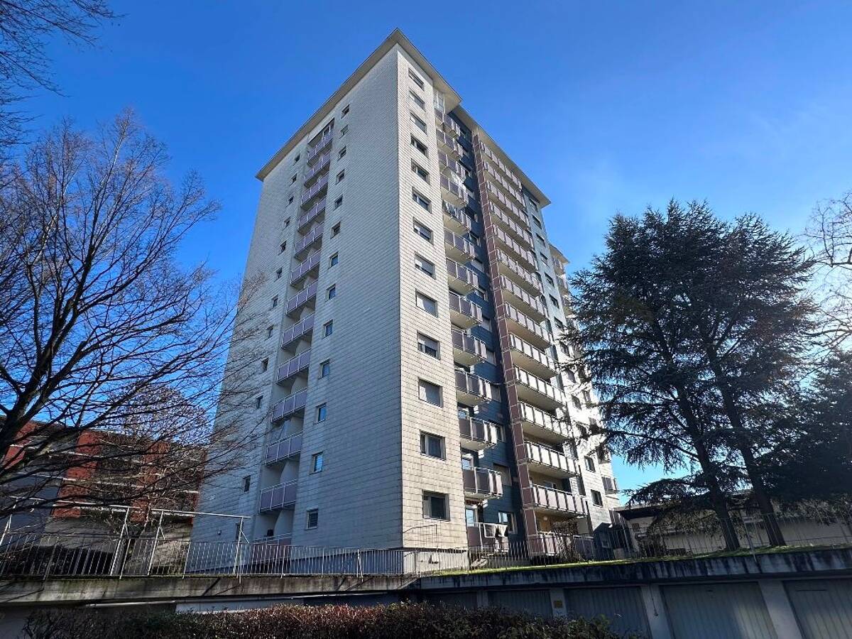 "Renovierungsbedürftige 3-Zi.-OG-ETW mit tollem Blick in Stuttgart-Rot" – 70437 Stuttgart – Bild 1 von 9
