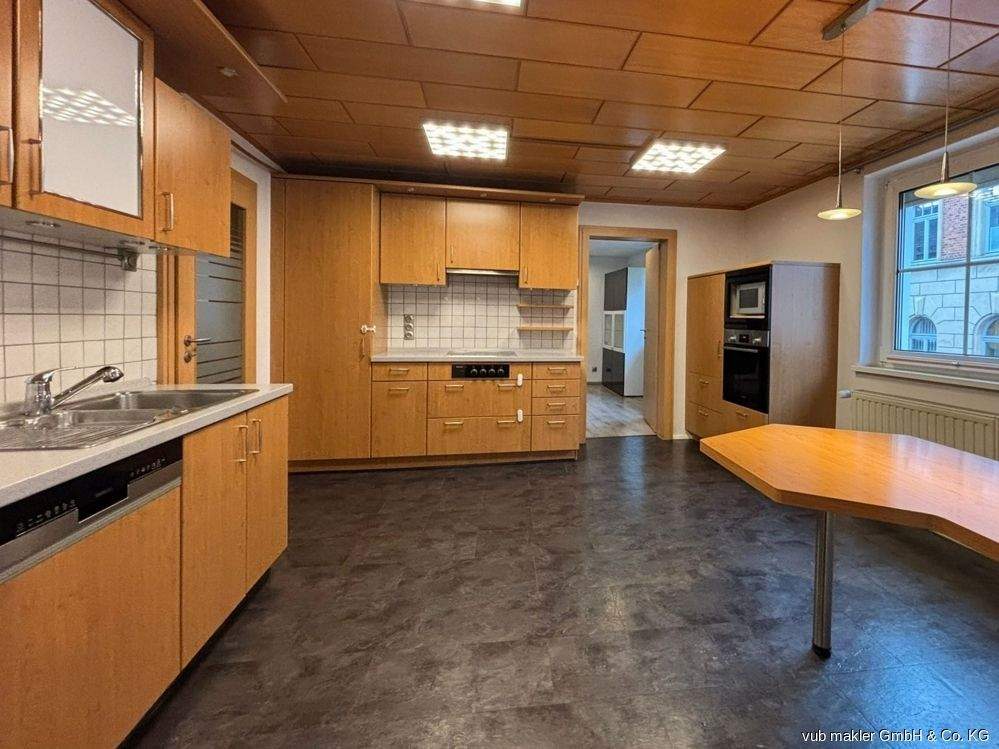 Reihenmittelhaus in zentraler Lage von Naila bietet ein großzügiges Zuhause – Naila – Vorschaubild 7