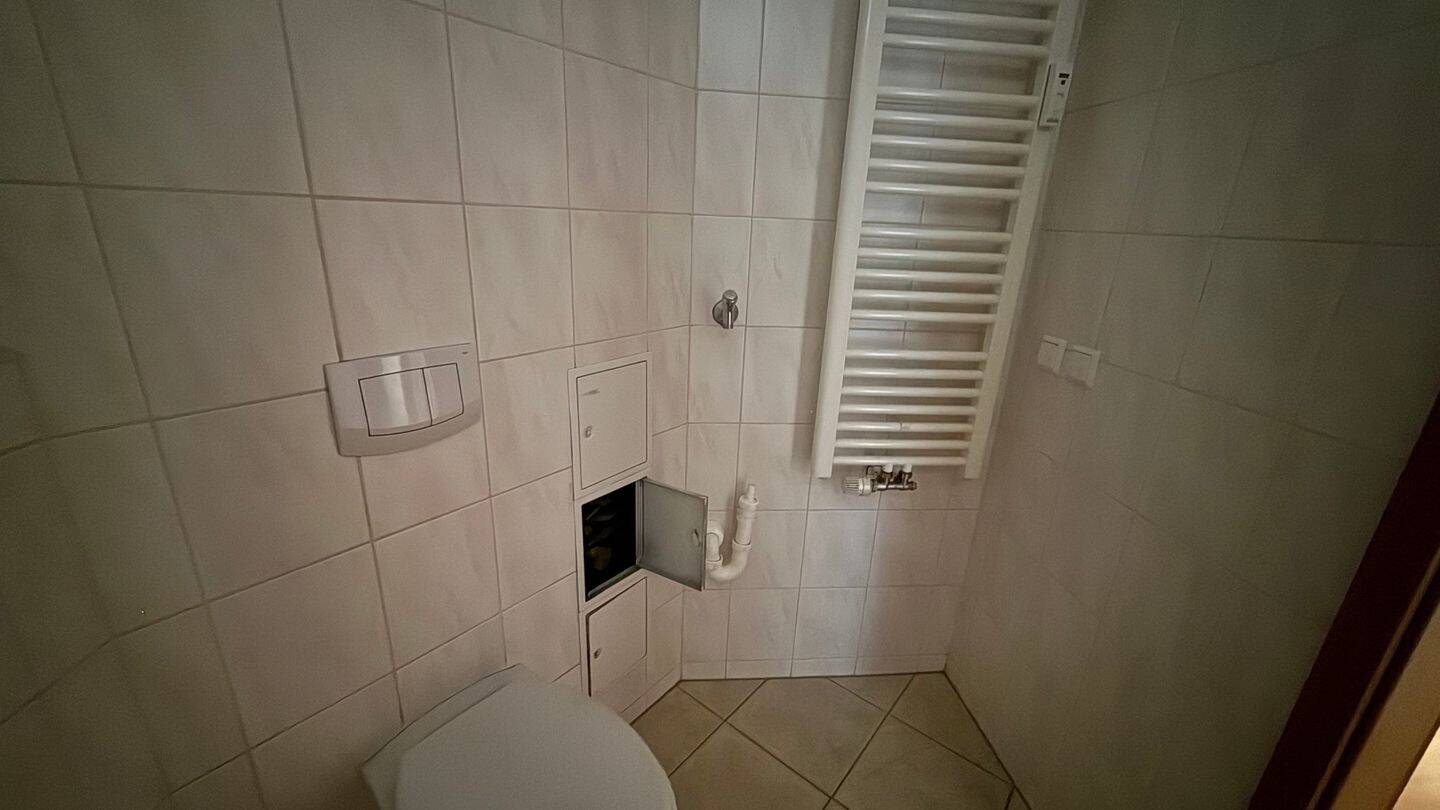 Frei ab sofort ! Küche mit Balkonzugang / Laminat / Bad mit Wanne u.v.m. – Chemnitz – Vorschaubild 7