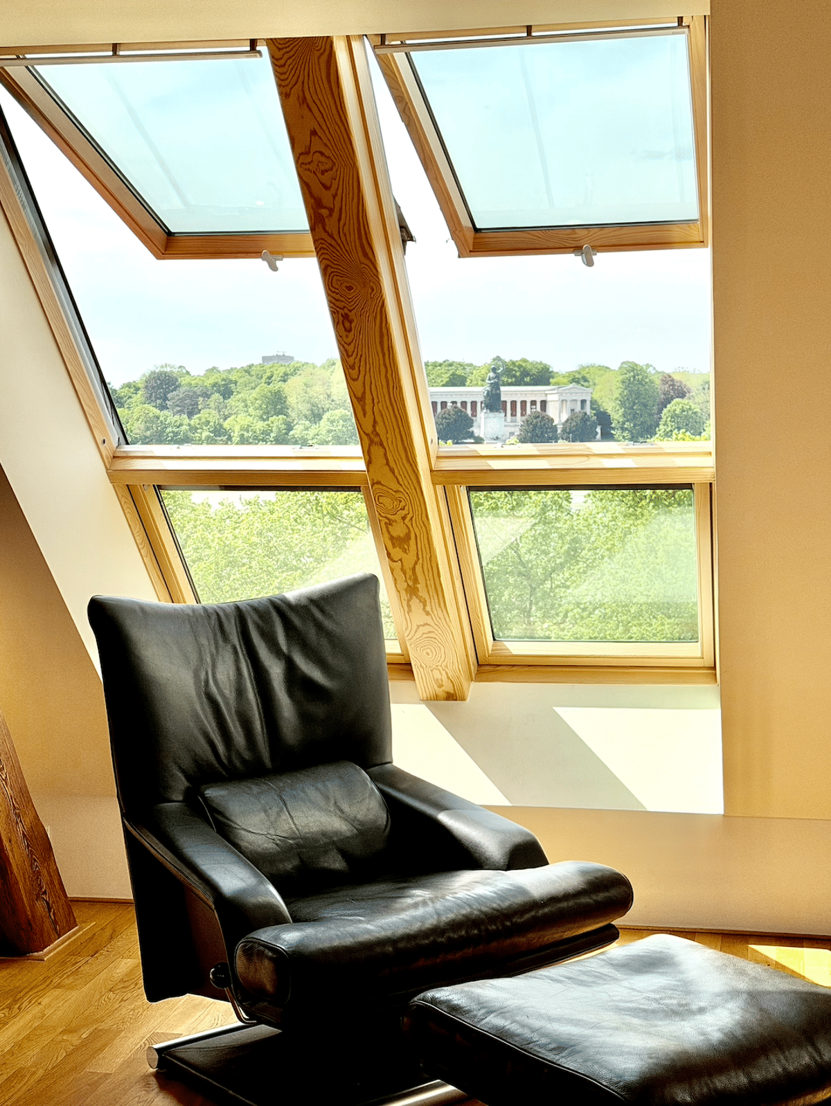 EINZIGARTIG - Altbau-Traum mit großer Dachterrasse und direktem Blick auf Ruhmeshalle / Bavaria – 80336 München – Bild 1 von 9