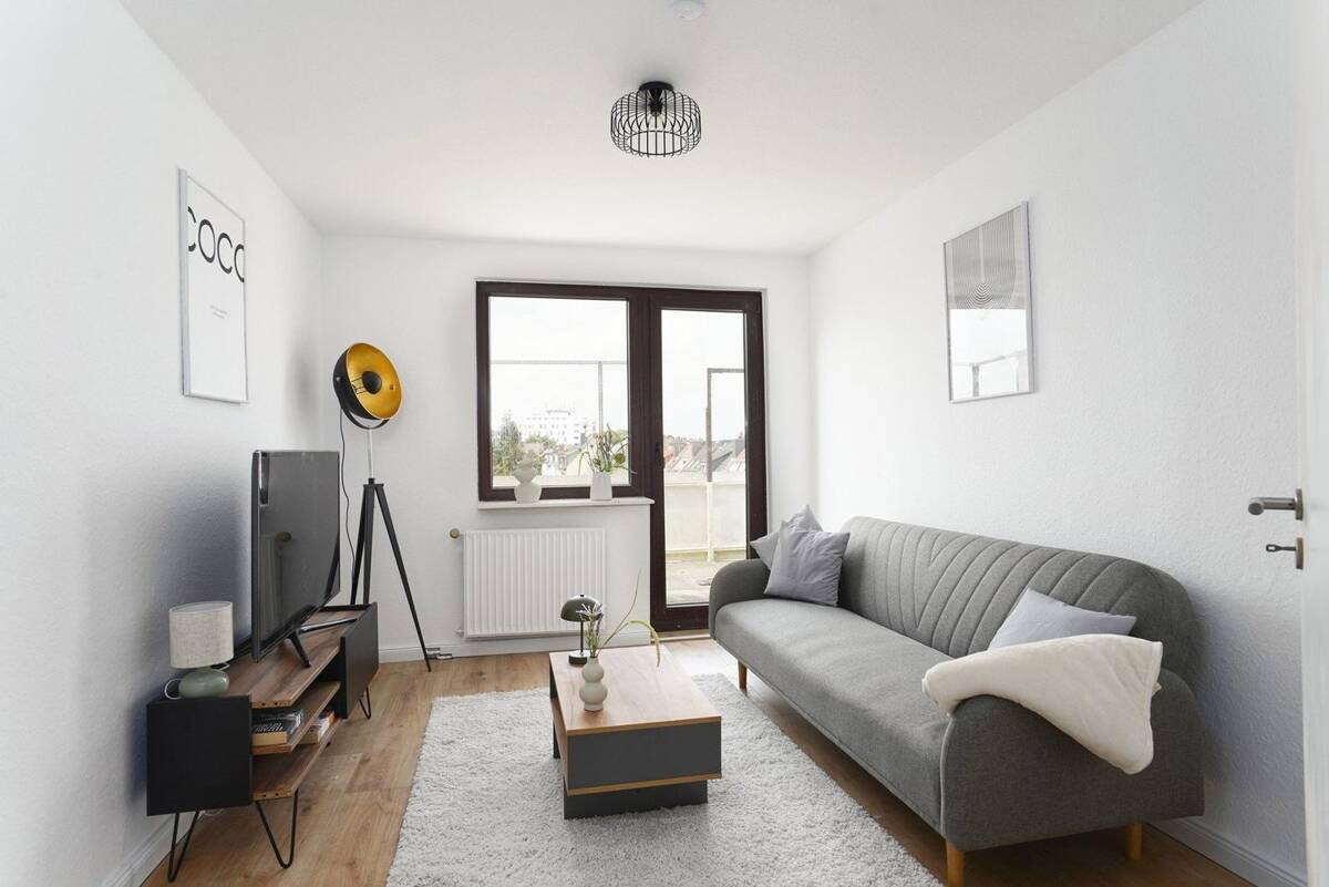 Modern renovierte 2-Zimmer-Wohnung mit großzügigem Balkon – 28207 Bremen – Bild 1 von 6