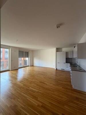 Moderne 4-Raum-Wohnung im Zentrum: Einbauküche und Balkon – 1067 Dresden – Vorschaubild 3