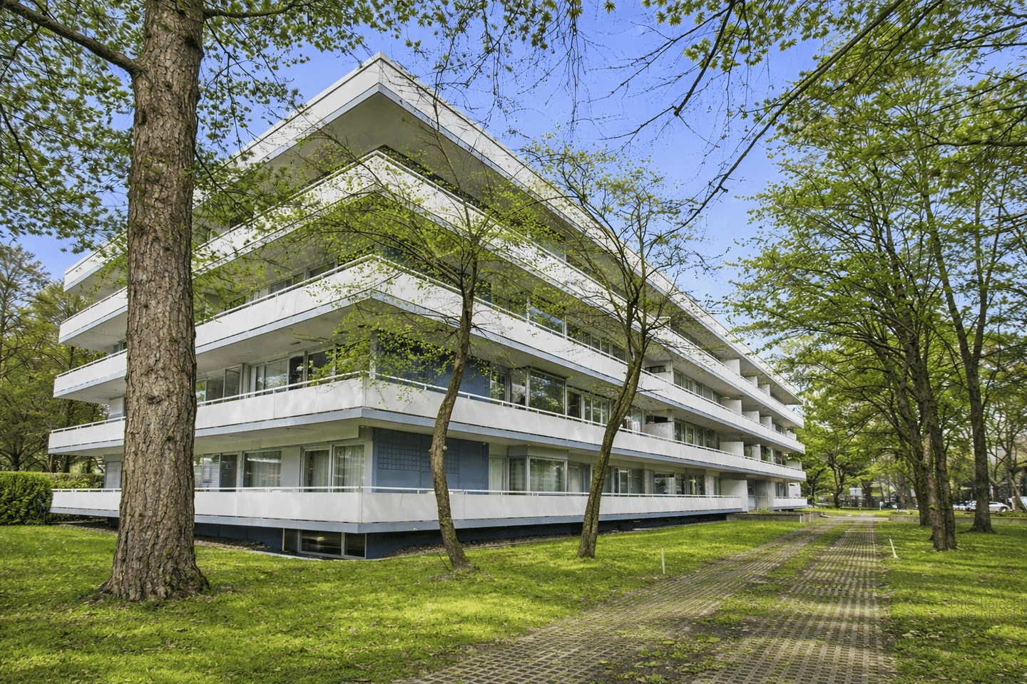 Top-Lage, Top-Ausstattung: 3 Zimmer mit Pool, Sauna & Balkon – München – Vorschaubild 5