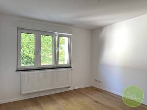 * DIE Maisonette-Wohnung * frisch saniert * ü. 130 qm * 4 Zi.* Balkon + Terrasse + Garten * Fürth * – 90766 Fürth – Vorschaubild 8