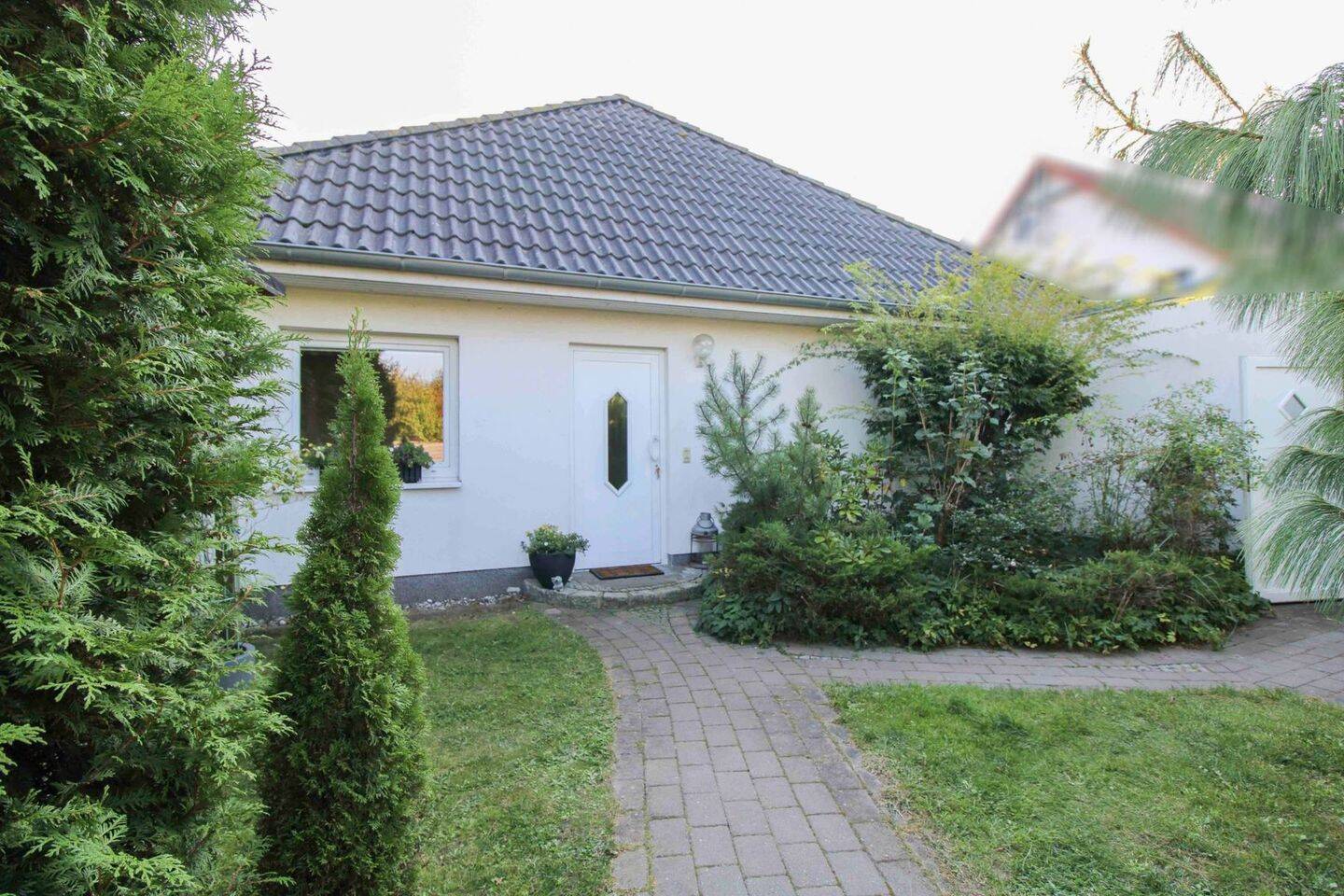 Gemütlicher Bungalow mit Kamin und Naturblick - Raum für Ihre Ideen im Obergeschoss – Sassnitz – Bild 1 von 9
