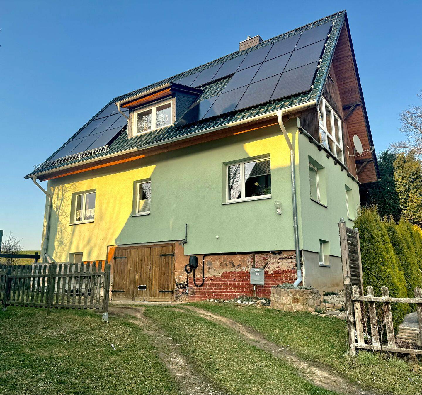 Charmantes Einfamilienhaus im Grünen mit Blick ins Freie – Meerane – Bild 1 von 9