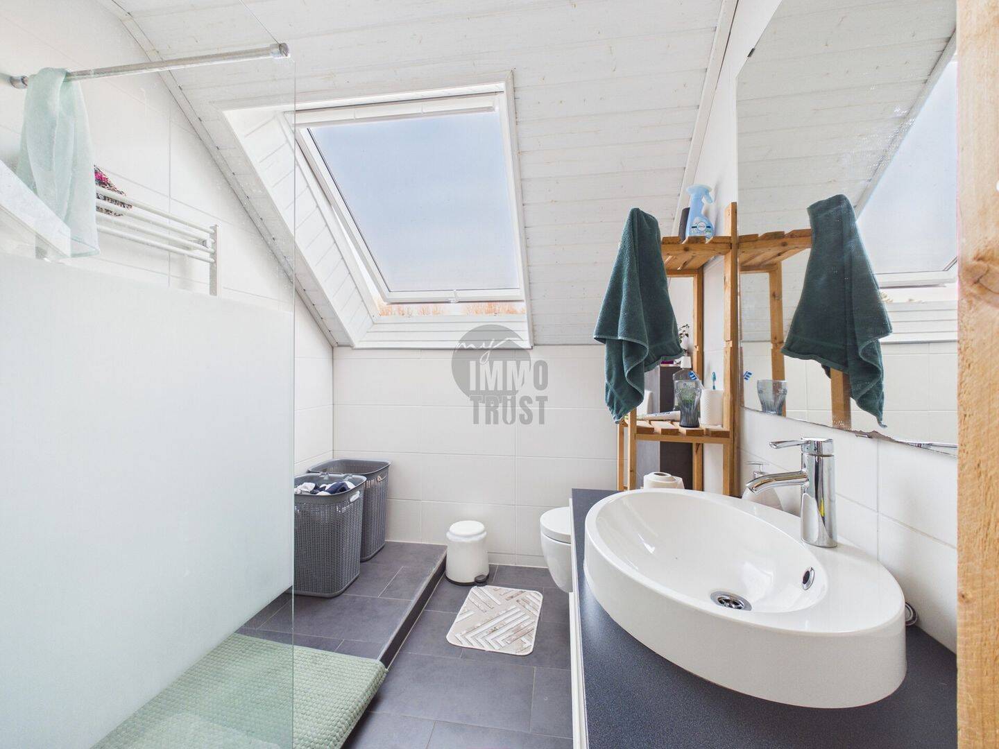 DREIFAMILIENHAUS MIT TEILUNGSERKLÄRUNG - CA. 5 % SOLLRENDITE & 3 GARAGEN! – Straubenhardt – Vorschaubild 8