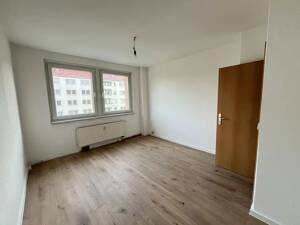 Es wird saniert! Sichere dir jetzt deine neue 4 RW mit Balkon! – 8060 Zwickau – Vorschaubild 4
