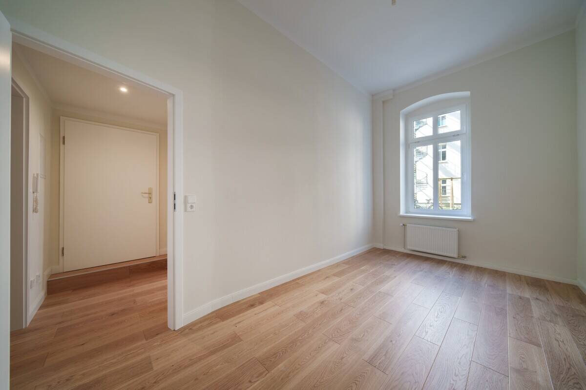 Bezugsfreie 2-Zimmer-Wohnung mit hohen Decken nahe HTW-Campus und Spree – Berlin – Bild 1 von 9
