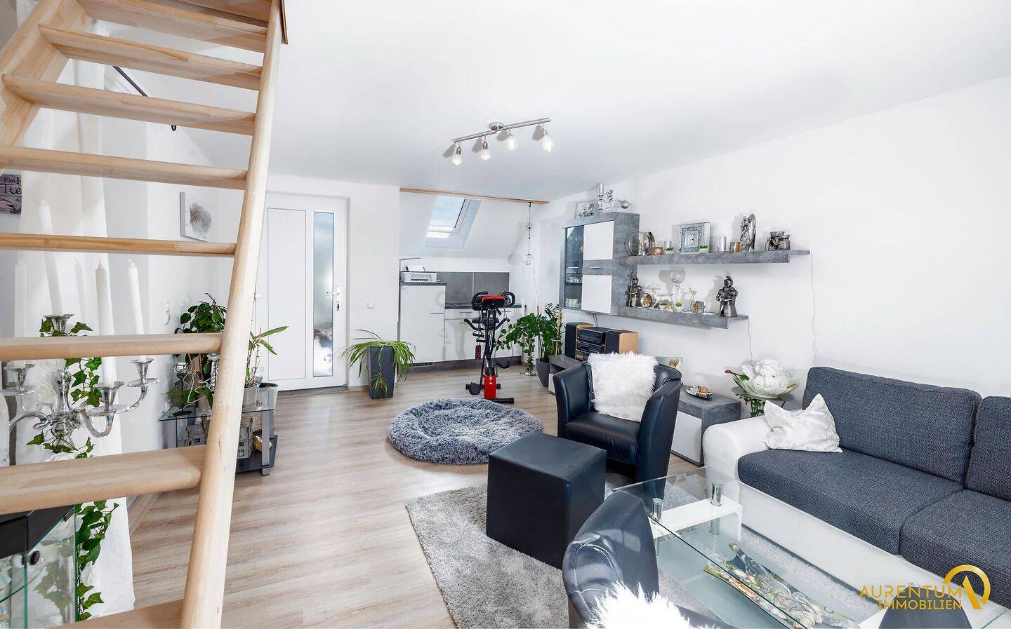 Sofort bezugsfertig: Modernisiertes EFH mit Einliegerwohnung + Garage & Stellplätze – Kelheim – Vorschaubild 4