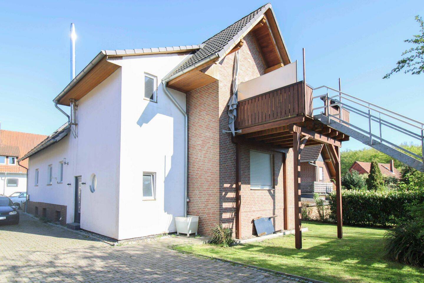 Großzügiges Zweifamilienhaus mit Einliegerwohnung, Garten & viel Potenzial in Auhagen – Auhagen – Bild 1 von 9