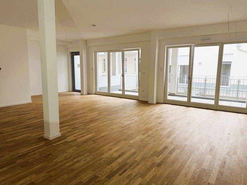 Charmante 3-Zi.-Wohnung mit sonnigem Balkon, moderner Küche und Wohlfühlbad – Augsburg – Vorschaubild 3