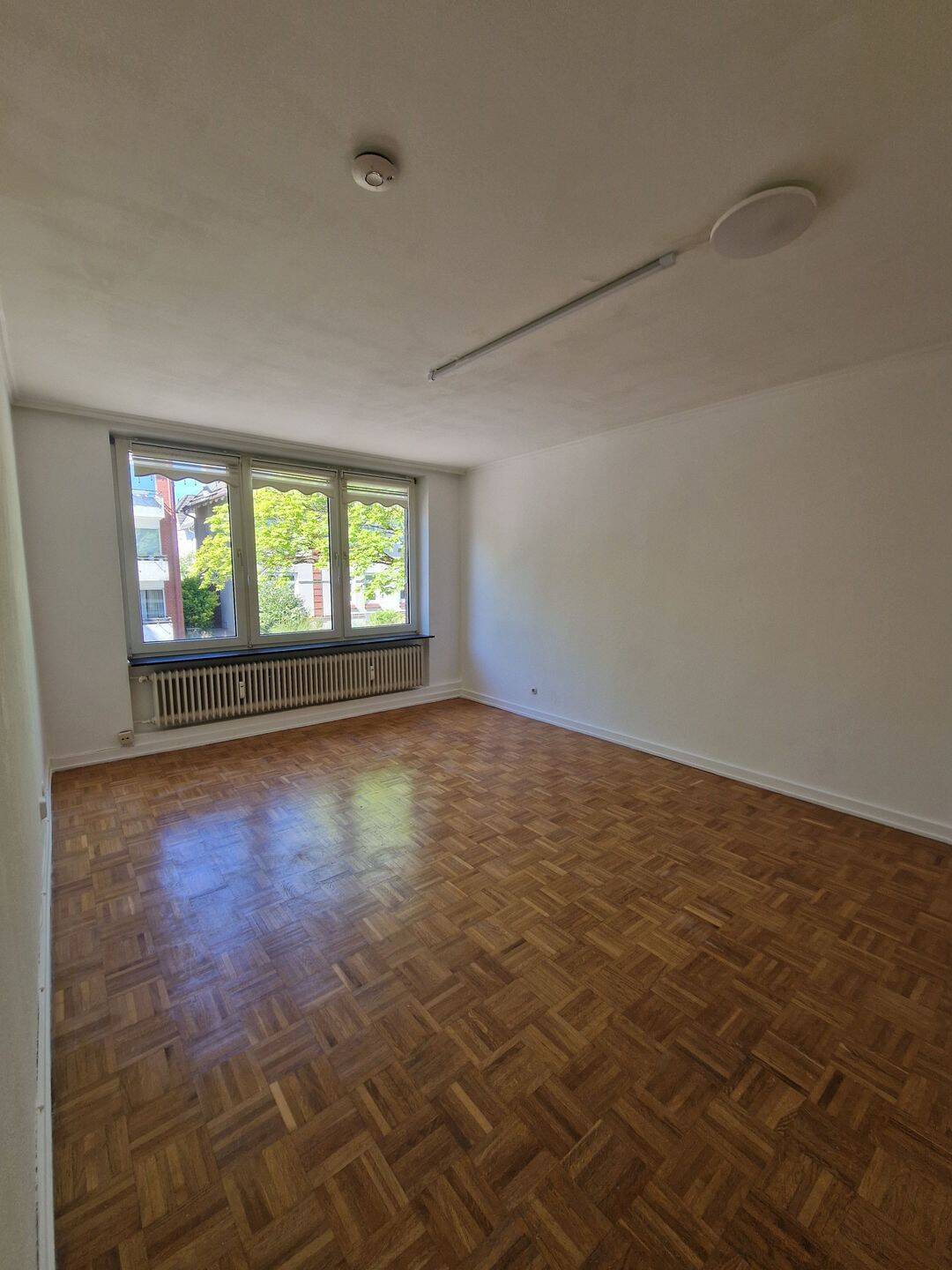 Großzügige helle 2,5 Zimmer Wohnung mit viel Charme für erstmal 12 Monate Zeitmiete – Hamburg – Vorschaubild 2