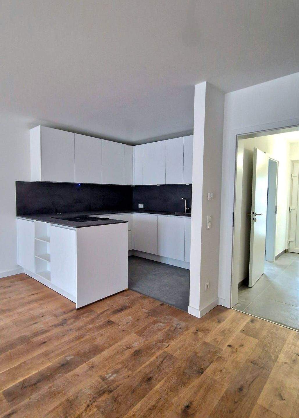 Erstbezug - Neue AfA und geringe Energiekosten durch Nahwärme Reihenmittelhaus – Adelshofen – Vorschaubild 3