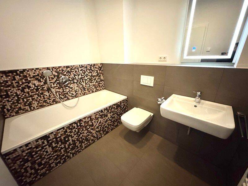 Ansprechende 5-Zimmer-Wohnung mit EBK, Balkon und 2 Bädern – Leipzig – Vorschaubild 5
