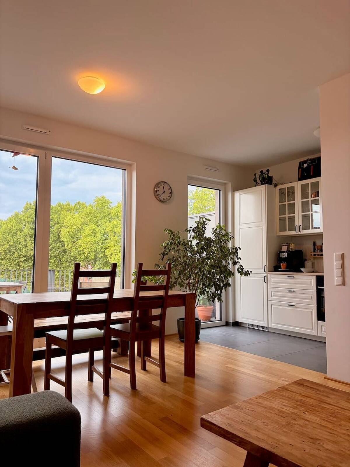 Helle 4-Zimmer Penthouse Wohnung mit großer Dachterasse – 65929 Frankfurt am Main – Bild 1 von 9