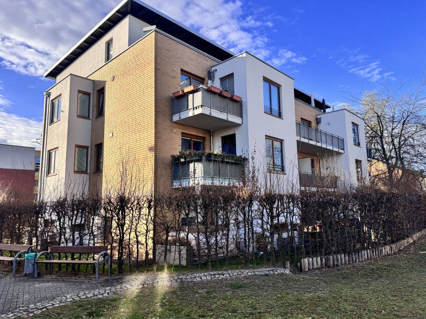 Familienglück im Grünen: 5-Zimmer-Wohnung in Berlin. **Provisionsfrei**