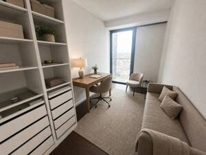 Skyline Living voll möblierte 4-Zimmer-Residenz mit Balkon, Concierge & Stellplatz
