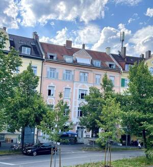 Bezugsfreie Dachgeschosswohnung im Altbau in attraktiver Lage