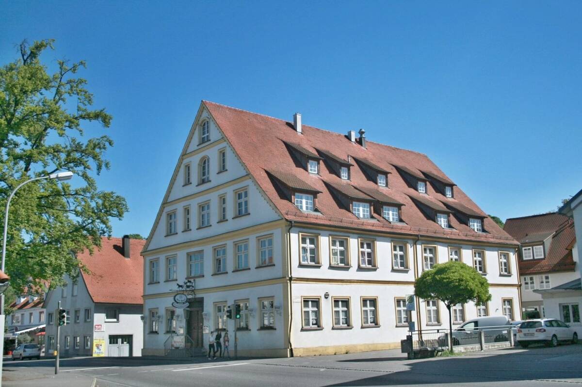 Großzügiges Wohnen mit Charakter - 4 Zimmer-Eigentumswohnung 105 m² in zentraler Lage in 88416 Ochsenhausen – 88416 Ochsenhausen – Bild 1 von 9