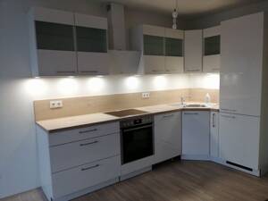2-Z. Wohnung mit gr. Westbalkon, moderner EBK u. TG-Stellplatz+Wallbox, S-Bahn Nähe – 82110 Germering – Vorschaubild 2